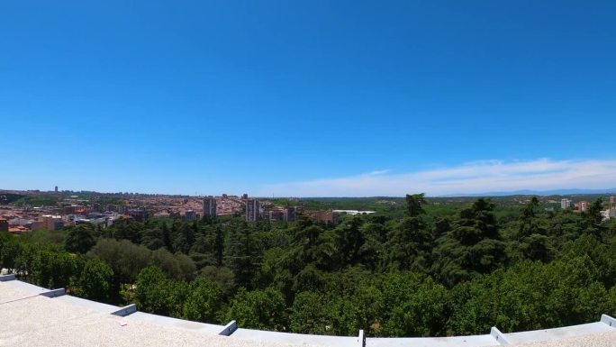 从米拉多尔德拉科尼萨德尔帕拉西奥Real全景的城市景观