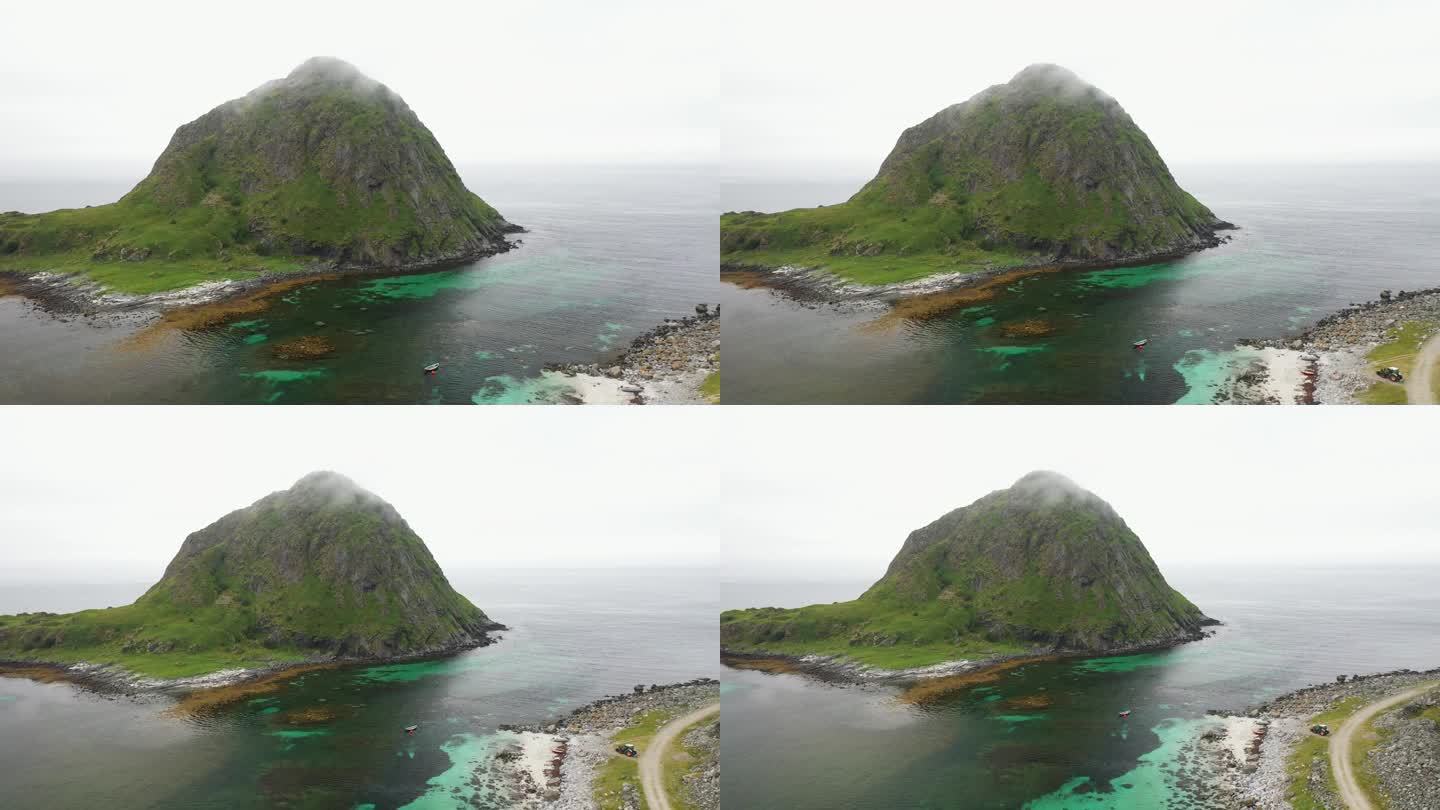 维克海滩和挪威Hauklandstranda的航拍镜头，大海中的大山和水中的小船