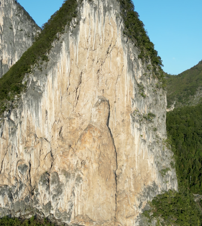 【竖屏】贵州山区断崖航拍 断壁悬崖4K