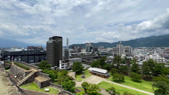 日本山梨县的神府市:神府市的市景。