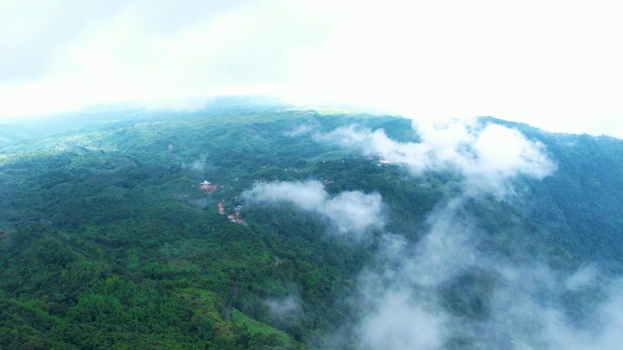 印度梅加拉亚邦茂密雨林上空的云图