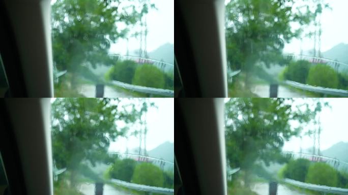雨落在汽车玻璃窗上