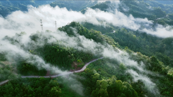 大气青山绿水间云雾流动自然风景