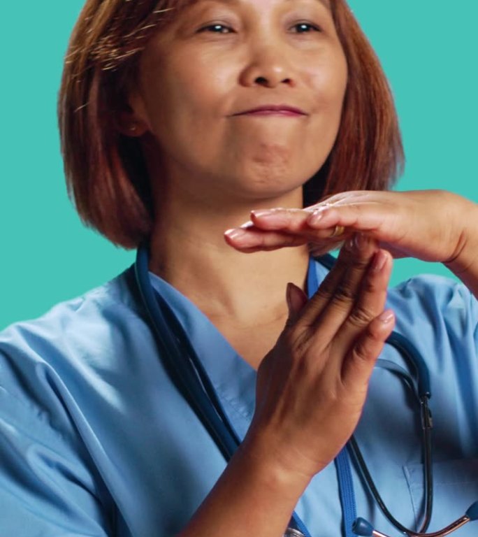 垂直视频武断的亚洲护士要求暂停