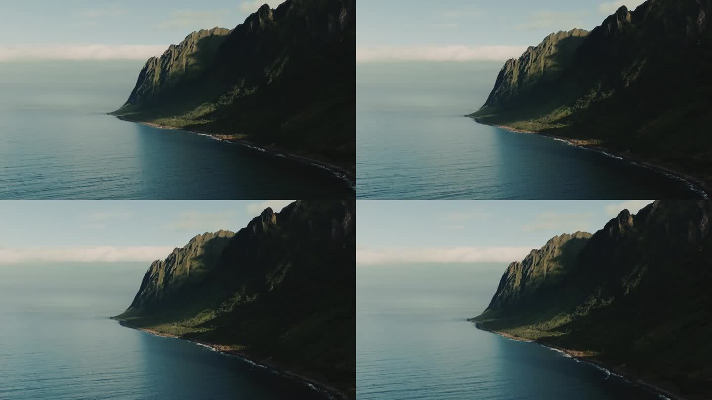 壮丽的鸟瞰图史诗常绿斯堪的纳维亚峡湾和挪威海在阳光明媚的早晨
