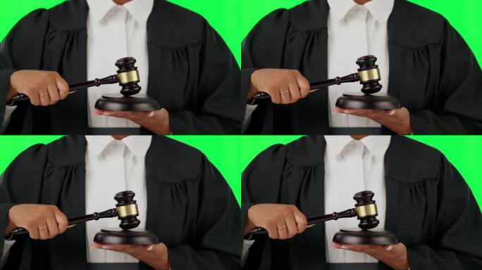 绿幕，法官或手握法律木槌，审判或关注正义，拍卖或工作室背景。特写，律师和法律权威之锤，法庭秩序或宪法