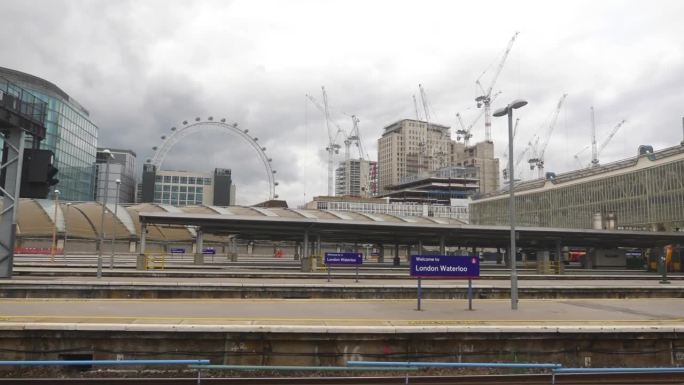 从火车窗口看伦敦街道的风景，用4k慢动作60fps捕捉标志性建筑和繁华的城市生活