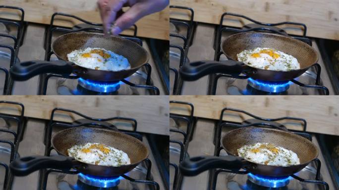 POV:往煎蛋里加牛至的人。煎一个双黄蛋。用煎锅煎鸡蛋。双蛋。双份煎蛋。用煎锅煎鸡蛋
