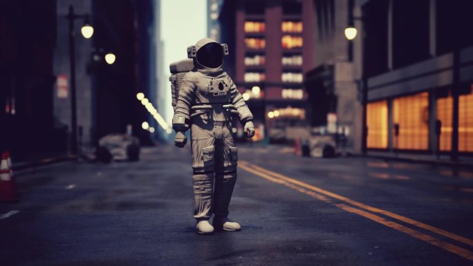 穿着宇航服的孤独宇航员站在熙熙攘攘的城市街道上