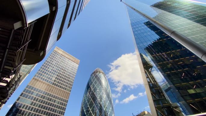 伦敦金融区一座座摩天大楼拔地而起