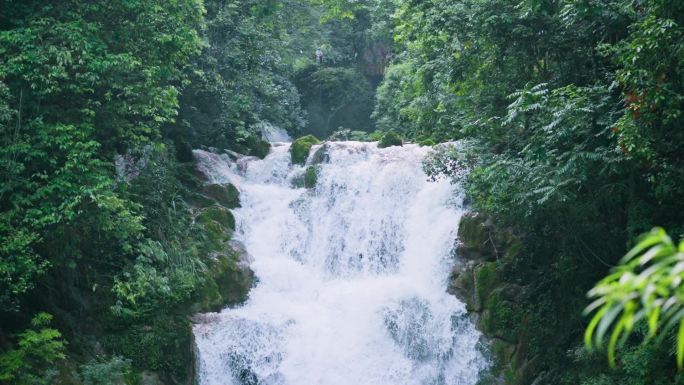 瀑布流水