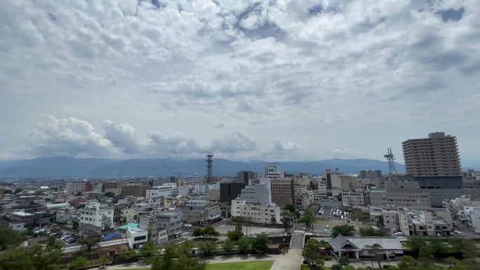 日本山梨县的神府市:神府市的市景。