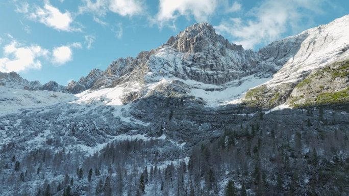 冬季白云石鸟瞰图意境写意冰山冰雪山峰山顶