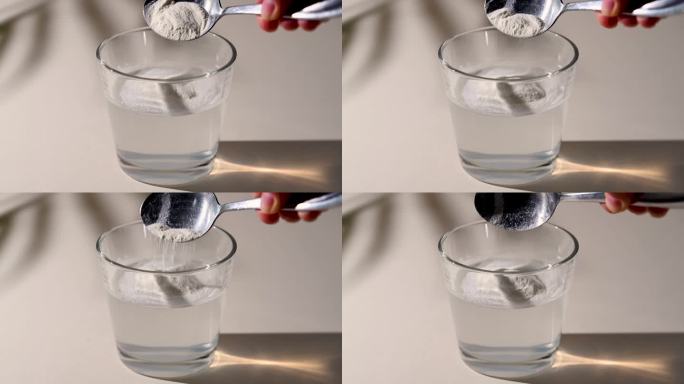 在一杯水中加入胶原蛋白粉。健康食品补充剂