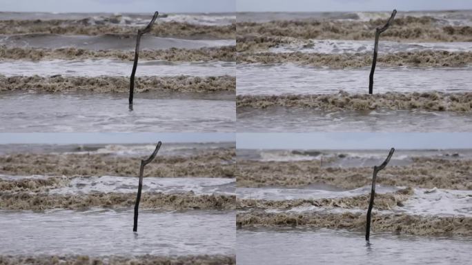 海滩上波涛汹涌，海水浑浊