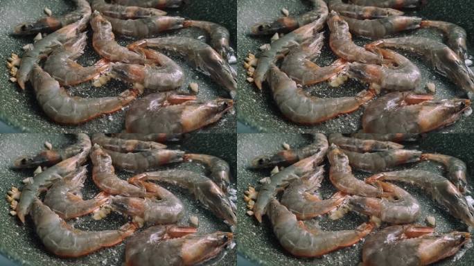 新鲜的虎虾，用煎锅煎，用大蒜和香料油煎，移动视频，