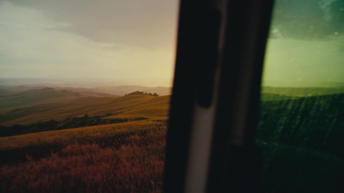 从露营车看田园诗般的乡村风景，托斯卡纳