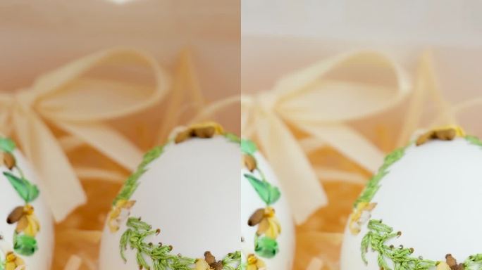 复活节刺绣在蛋壳上放置横幅明信片邀请祝贺三穗小麦在白色背景盒子透明开顶交付鸡火鸡鹅蛋2件