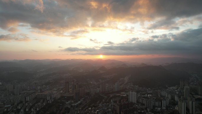 大山城市清晨日出日出航拍