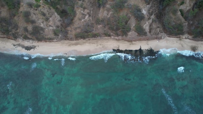 夏威夷钻石头海滩波涛汹涌