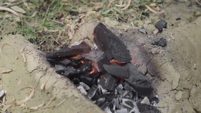 古代煤炉家庭取暖古代火炉