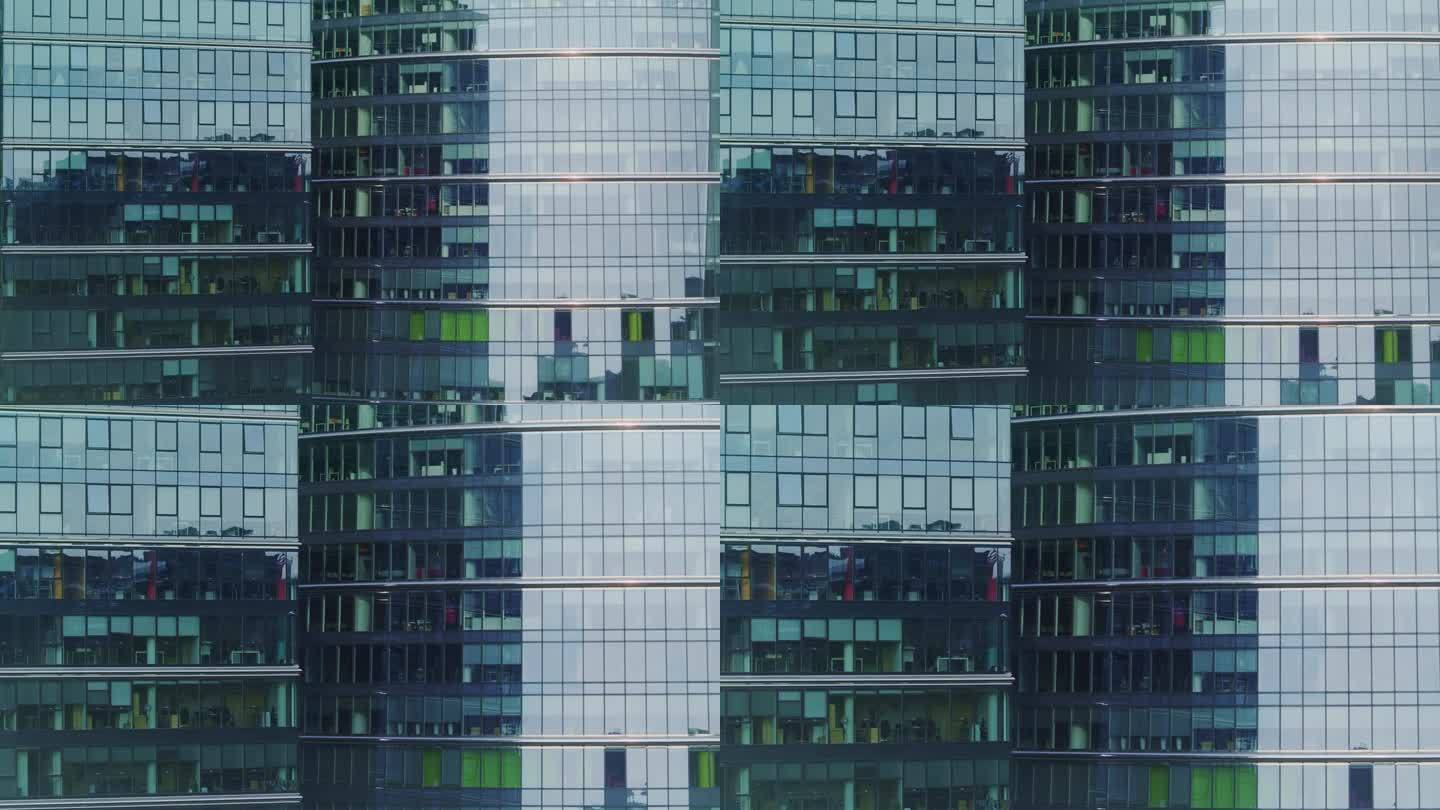 高大的玻璃商业摩天大楼在现代城市反映的看法