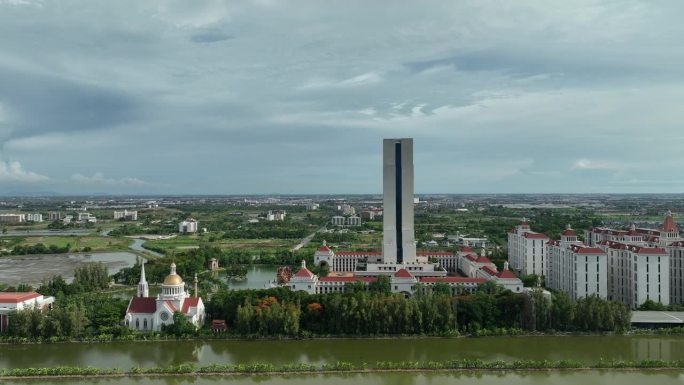 泰国圣母升天学院入口上方的大钟