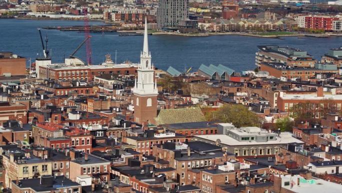 无人机拍摄的波士顿北端在一个晴朗的日子