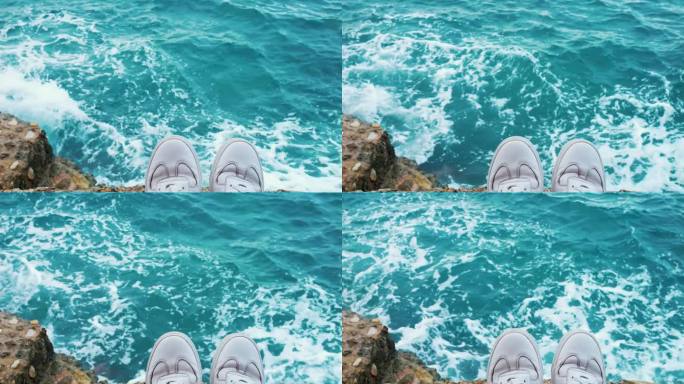 照片中是穿着白色潮鞋的徒步旅行者的双脚。蔚蓝的海浪或海洋的壮丽景色，度假游客的脚位于岩石上。