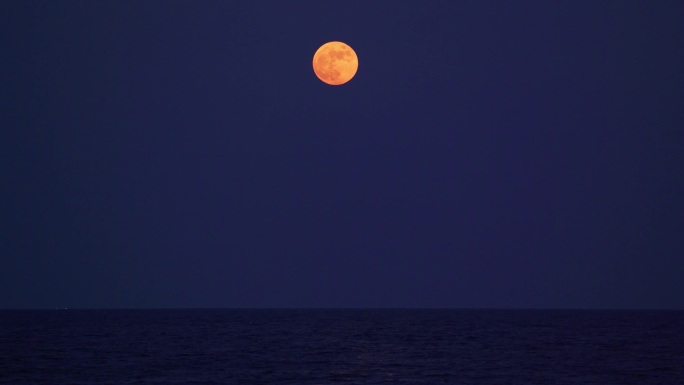 【4K超清】实拍海上升明月空镜素材