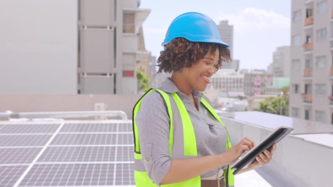 太阳能，屋顶上黑人妇女的脸和平板电脑，用于规划城市维护。幸福画像，女电工或数字技术电网，光伏系统或在