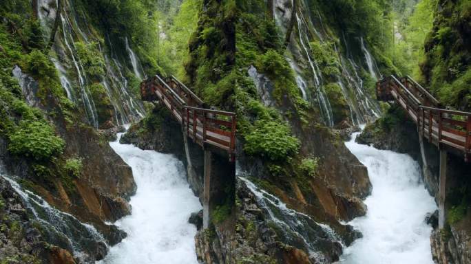德国巴伐利亚南部雨季的温巴克拉姆峡谷有瀑布。