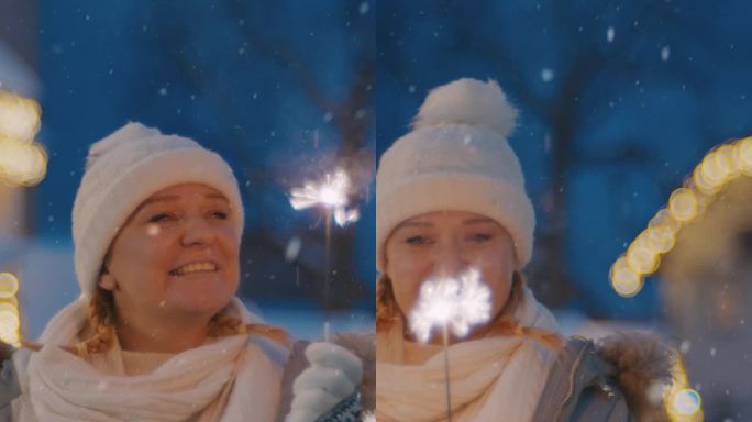 一名妇女在雪地里欣赏圣诞市场上耀眼的焰火
