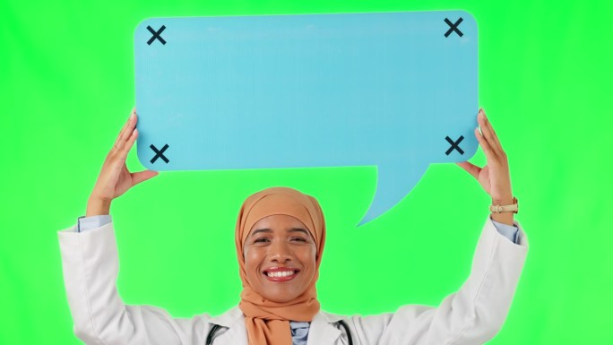 穆斯林妇女，医生和演讲泡在绿色屏幕上聊天的工作室背景。女性医务人员在医疗保健与社交媒体图标或形状的声