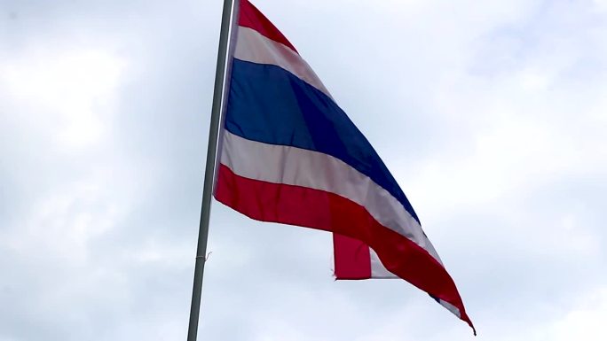 泰国国旗的颜色为泰国普吉岛的红白蓝。