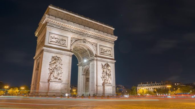 法国巴黎市中心凯旋门夜间的4K延时交通。