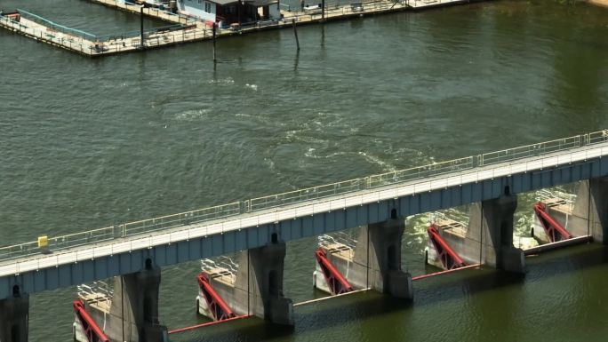 历史上的4号船闸和水坝，由USACE于1935年在威斯康星州阿尔玛附近建造。