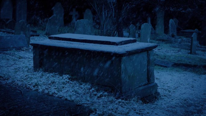 晚上雪落在地窖上雪落在棺材上死亡