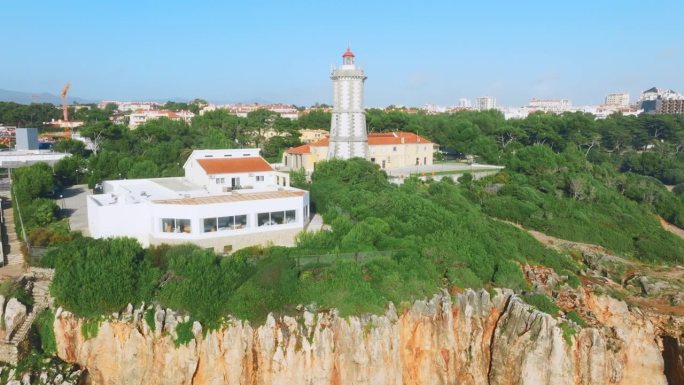 无人机拍摄的葡萄牙卡斯凯伊斯海边的岩石