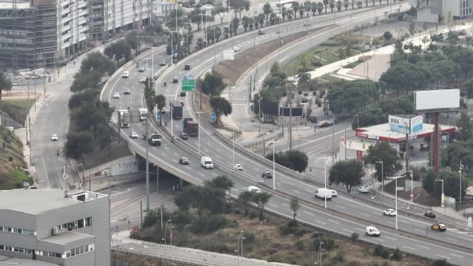白天巴塞罗那城市交通道路航拍全景4k西班牙