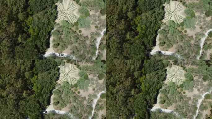 空中上升的镜头显示了一个著名的石头迷宫在农村
