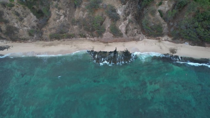 夏威夷钻石头海滩波涛汹涌