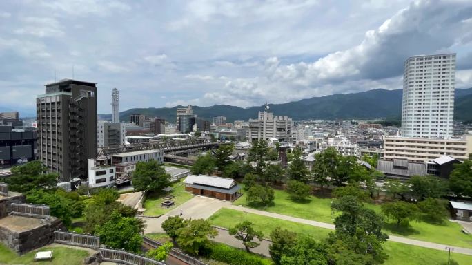 日本山梨县的神府市:神府市的市景。