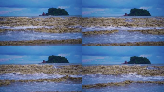 海滩上波涛汹涌，海水浑浊。