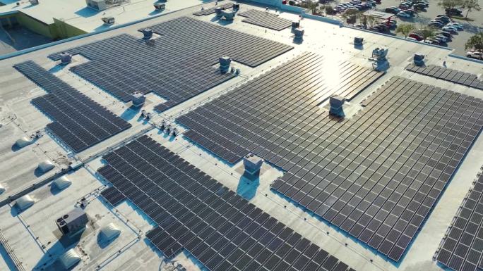 在商场楼顶安装光伏太阳能板，生产绿色生态电力。生产可持续能源的理念