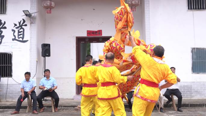 客家传统民间舞龙灯