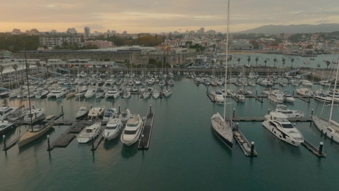 葡萄牙卡斯凯伊斯码头的无人机视图