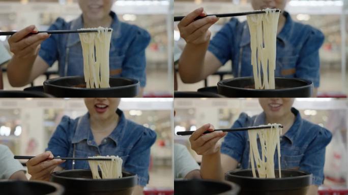 吃米粉的女人展示筷子绵阳米线