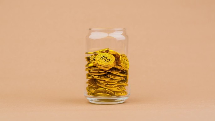 玻璃瓶里的黄金含量正在迅速减少。黄金价格波动黄金投资黄金贷款金融贷款，银行，世界黄金价格，高价值资产