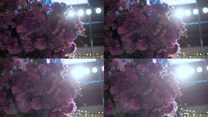 婚宴上的花拱和舞台上的灯光。移动摄像机镜头
